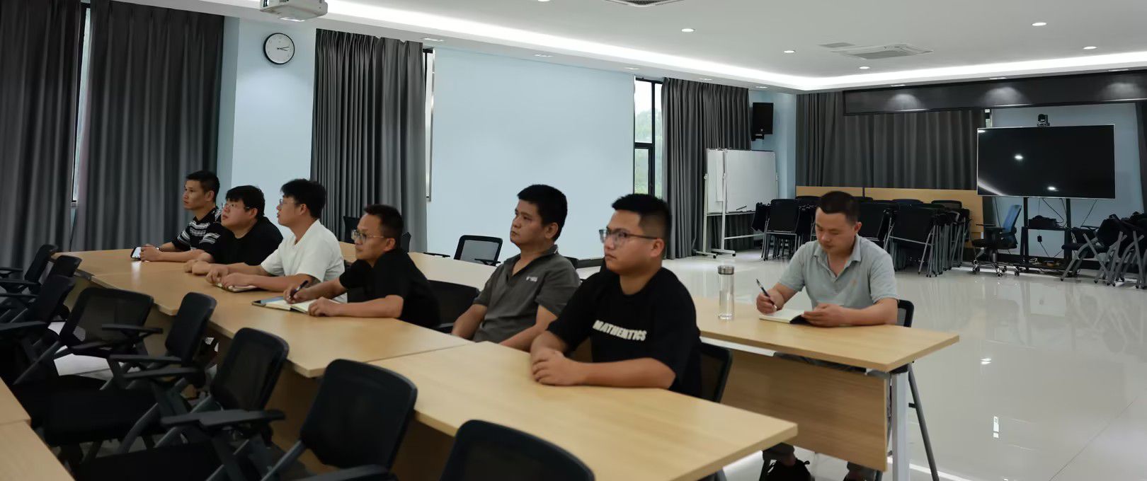 学精轨检仪操作 护航轨道安全运营